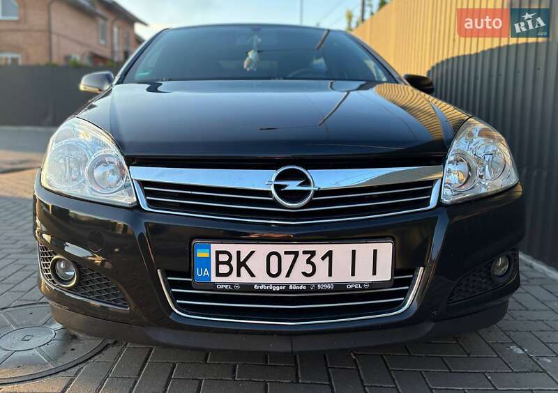 Седан Opel Astra 2009 в Сарнах
