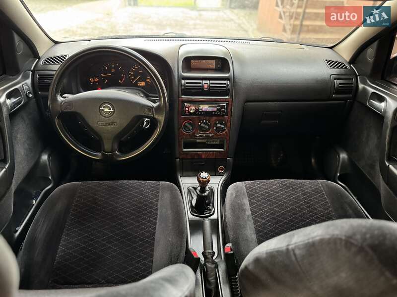 Хэтчбек Opel Astra 2001 в Хусте