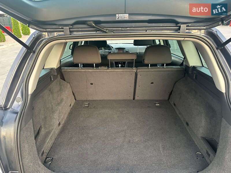 Універсал Opel Astra 2010 в Луцьку