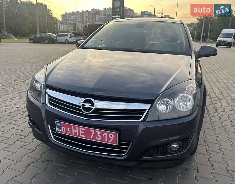 Універсал Opel Astra 2010 в Луцьку