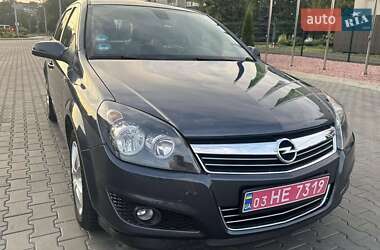 Универсал Opel Astra 2010 в Луцке