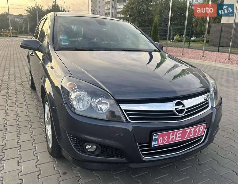 Універсал Opel Astra 2010 в Луцьку