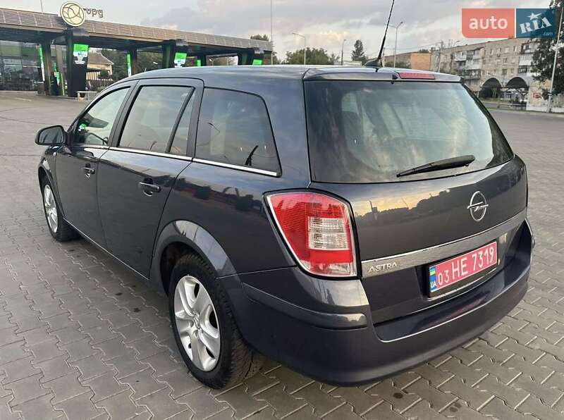 Універсал Opel Astra 2010 в Луцьку