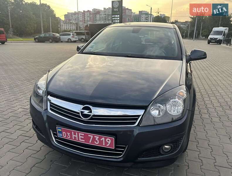 Універсал Opel Astra 2010 в Луцьку