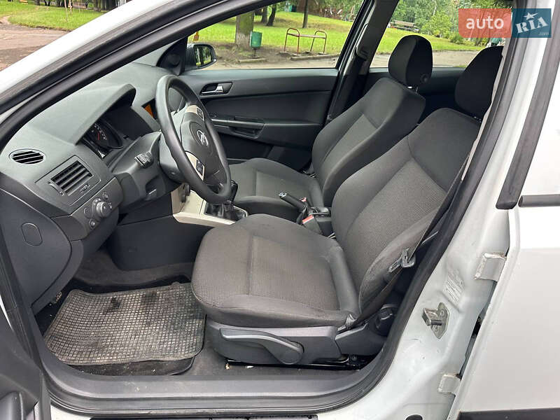 Универсал Opel Astra 2008 в Ровно