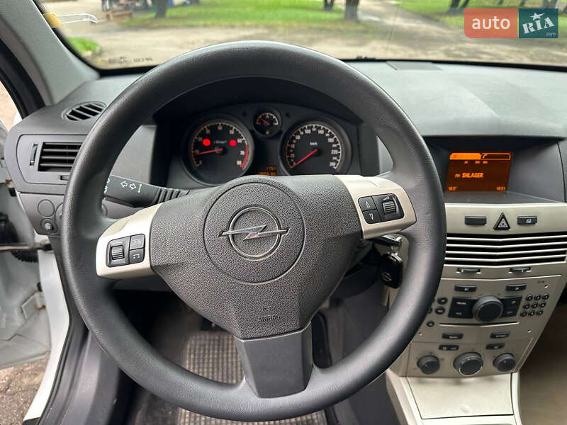 Универсал Opel Astra 2008 в Ровно