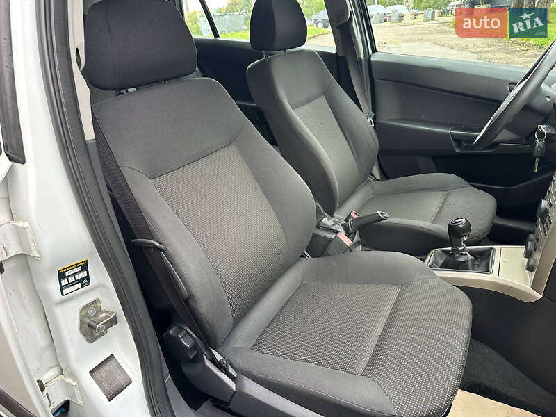 Универсал Opel Astra 2008 в Ровно