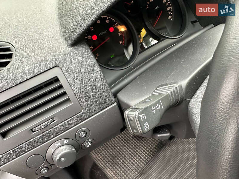 Универсал Opel Astra 2008 в Ровно