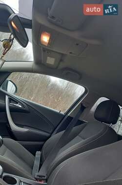 Хэтчбек Opel Astra 2011 в 