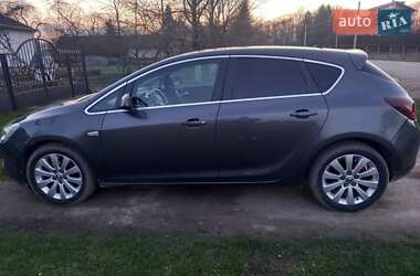 Хэтчбек Opel Astra 2011 в 