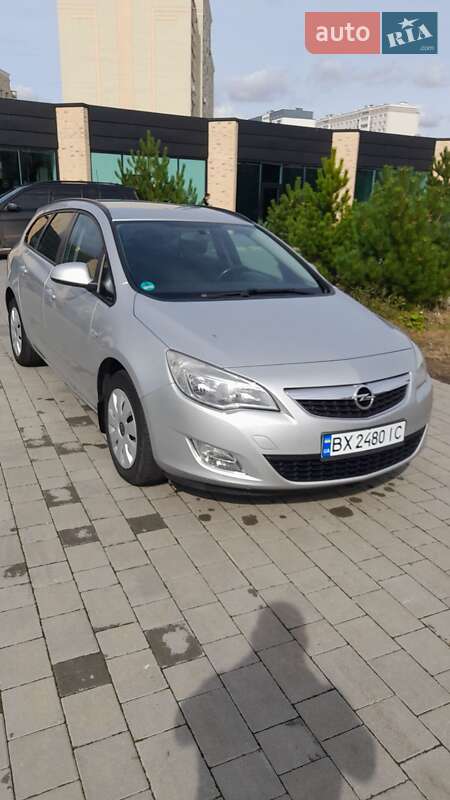 Opel Astra 2011