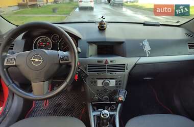 Хэтчбек Opel Astra 2006 в 