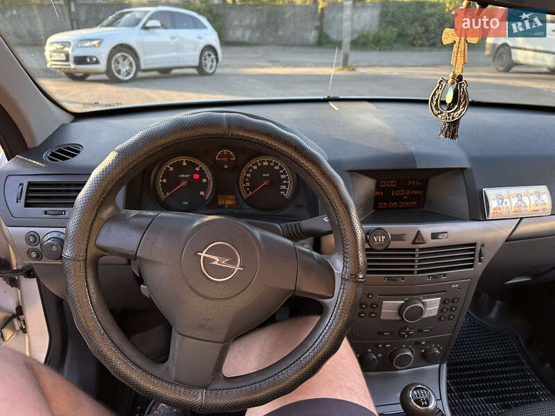 Универсал Opel Astra 2005 в Костополе