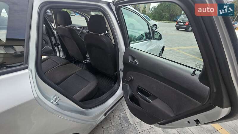 Универсал Opel Astra 2011 в Звягеле