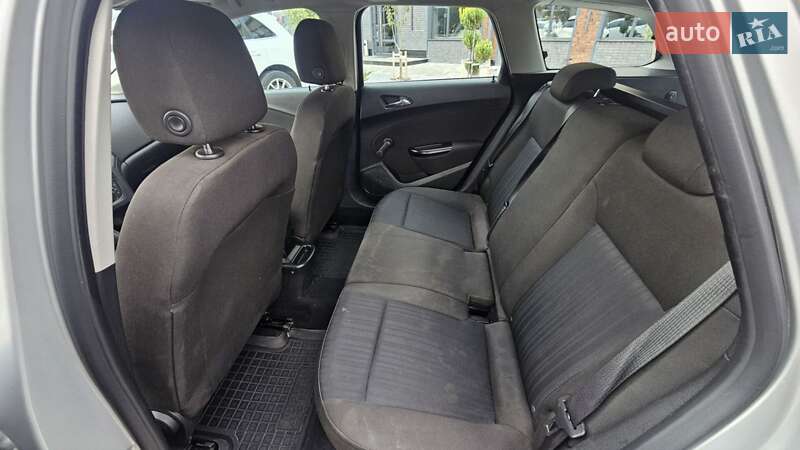 Универсал Opel Astra 2011 в Звягеле