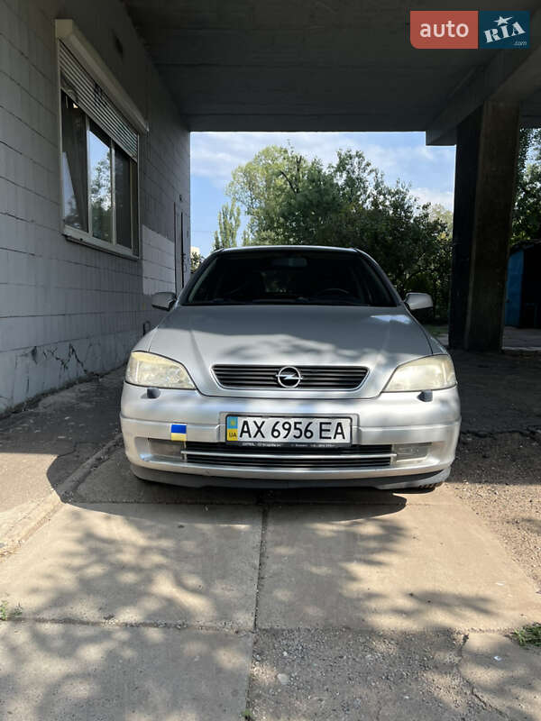 Хэтчбек Opel Astra 1999 в 