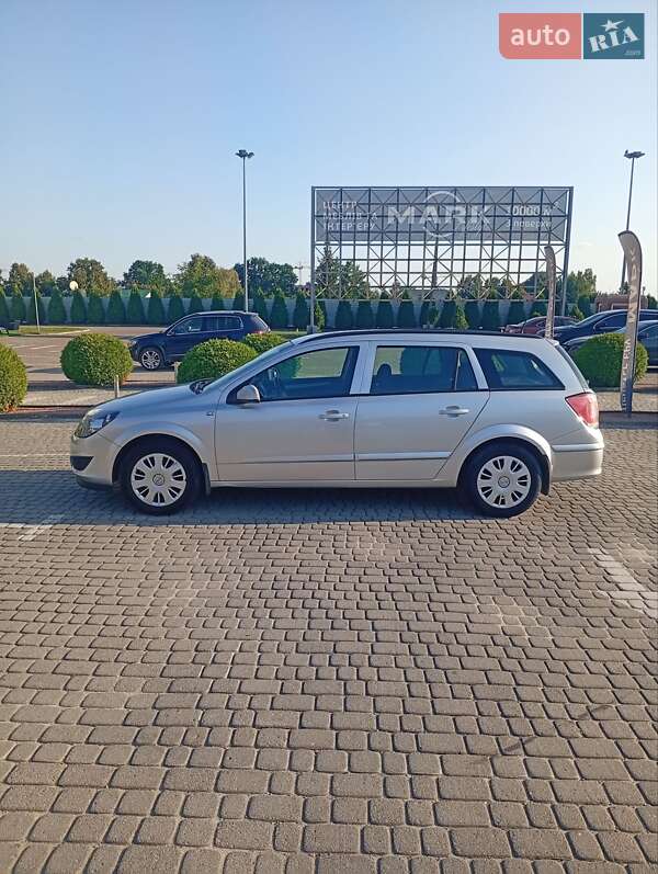 Универсал Opel Astra 2005 в Львове