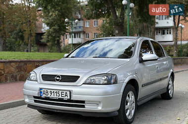 Хэтчбек Opel Astra 2004 в 