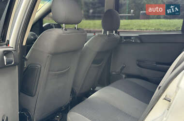 Хэтчбек Opel Astra 2004 в 