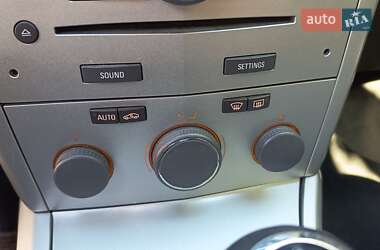 Хэтчбек Opel Astra 2009 в 