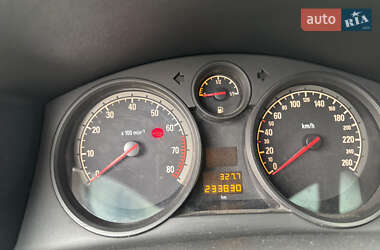 Хэтчбек Opel Astra 2012 в 