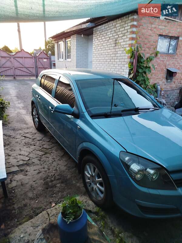 Хэтчбек Opel Astra 2004 в Лебедине