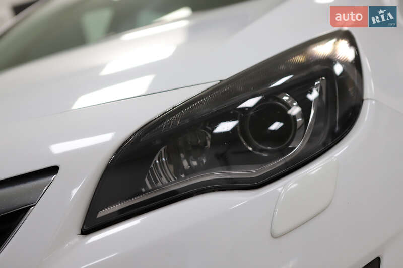 Универсал Opel Astra 2013 в Дрогобыче