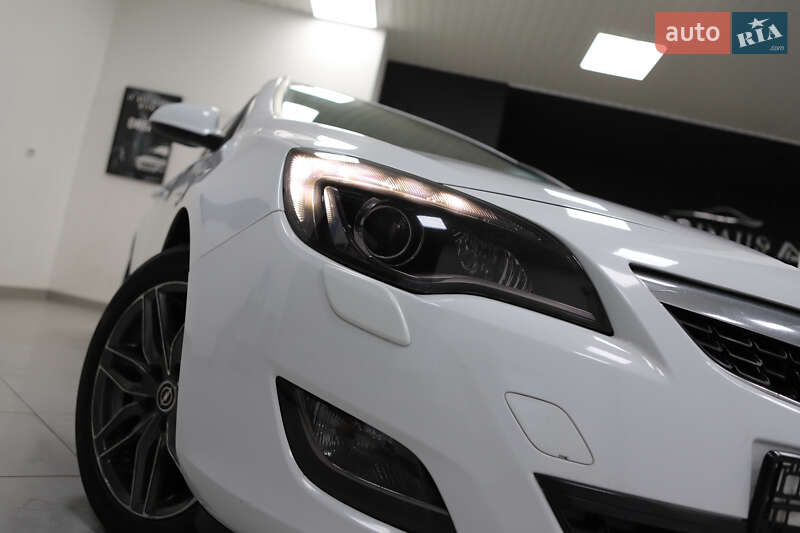 Универсал Opel Astra 2013 в Дрогобыче