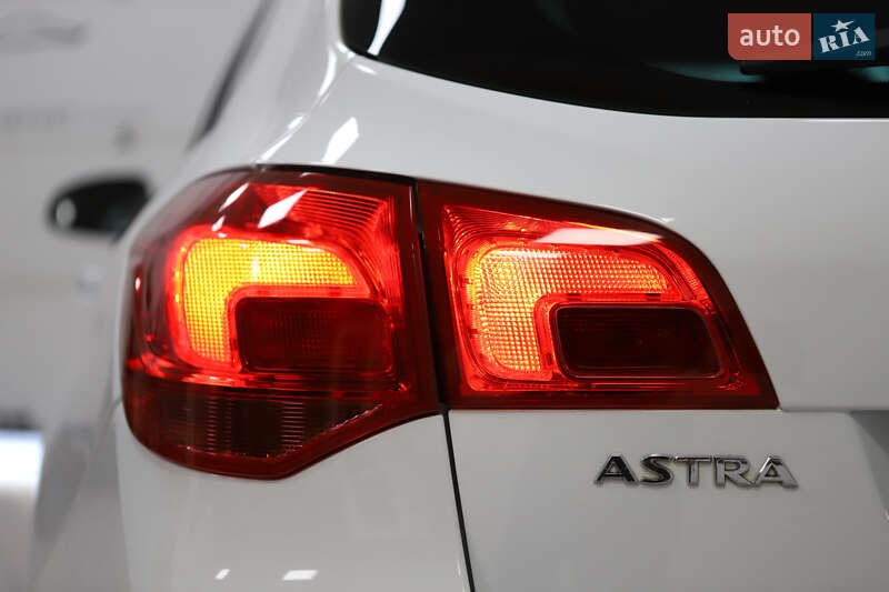 Универсал Opel Astra 2013 в Дрогобыче