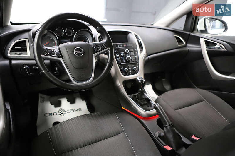 Универсал Opel Astra 2013 в Дрогобыче