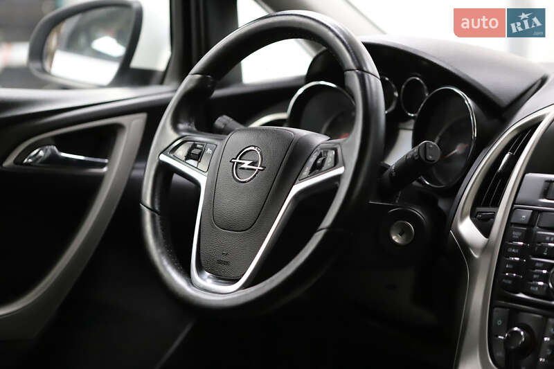 Универсал Opel Astra 2013 в Дрогобыче