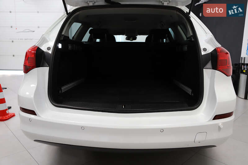 Универсал Opel Astra 2013 в Дрогобыче