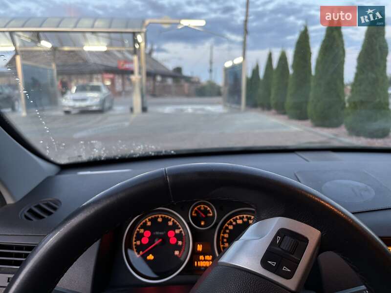 Седан Opel Astra 2009 в Сарнах
