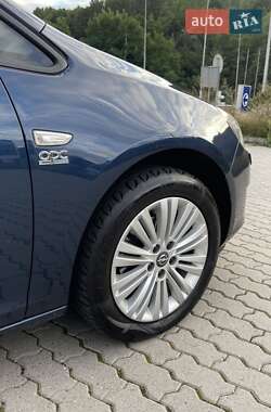 Универсал Opel Astra 2011 в 
