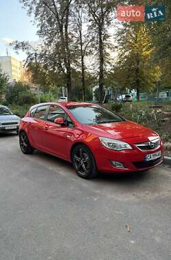 Хэтчбек Opel Astra 2010 в 