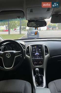 Хэтчбек Opel Astra 2010 в 