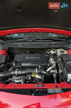 Хэтчбек Opel Astra 2010 в 