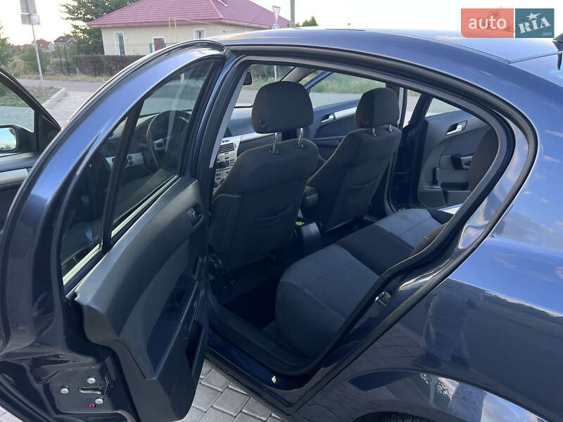 Седан Opel Astra 2008 в Одессе