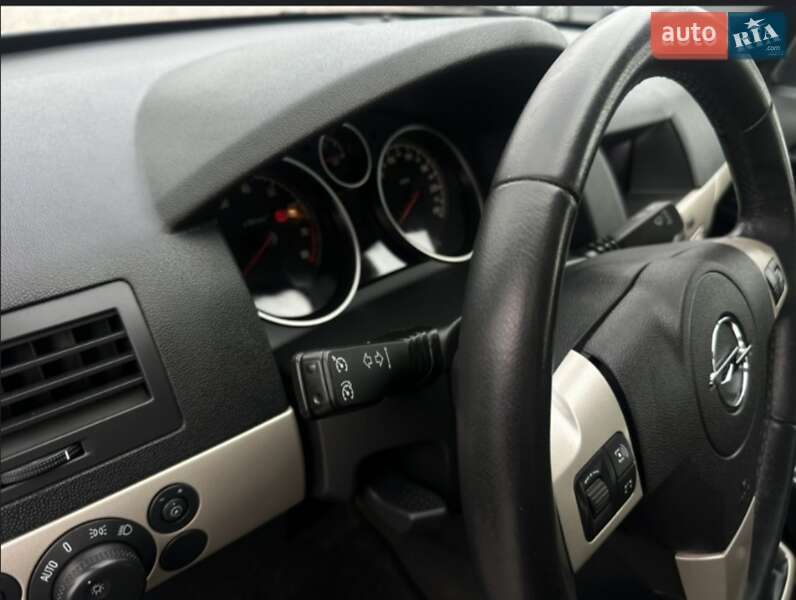 Хэтчбек Opel Astra 2009 в Сарате