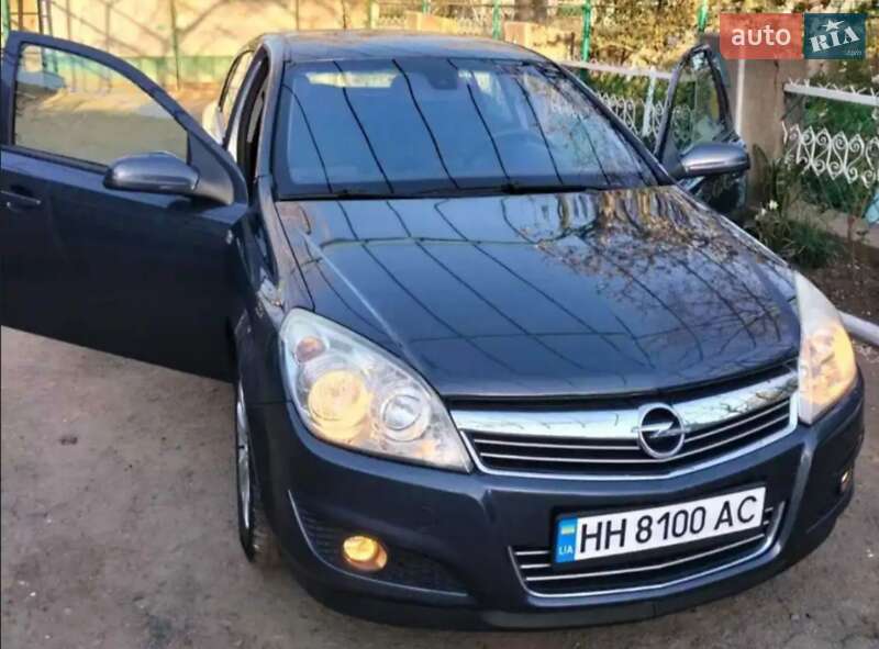 Хэтчбек Opel Astra 2009 в Сарате