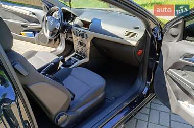 Купе Opel Astra 2008 в 