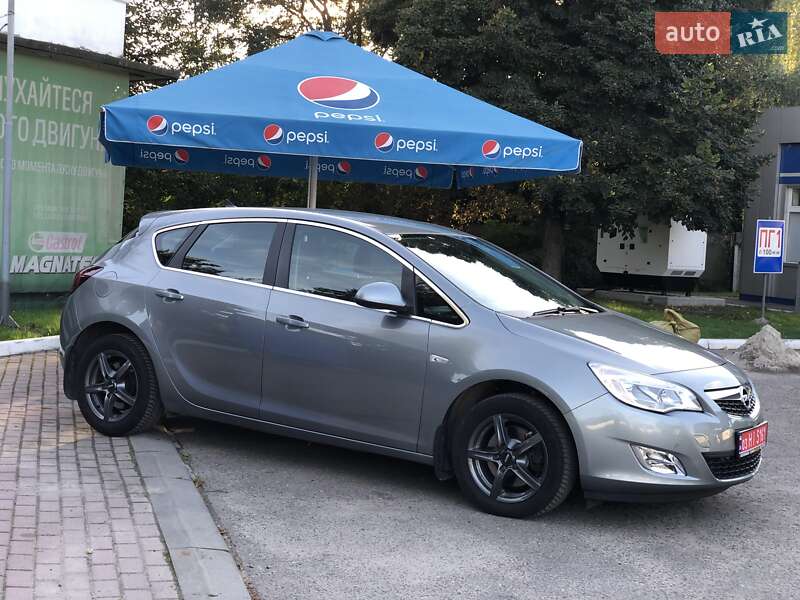 Хэтчбек Opel Astra 2011 в Львове