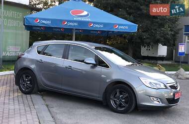 Хэтчбек Opel Astra 2011 в 