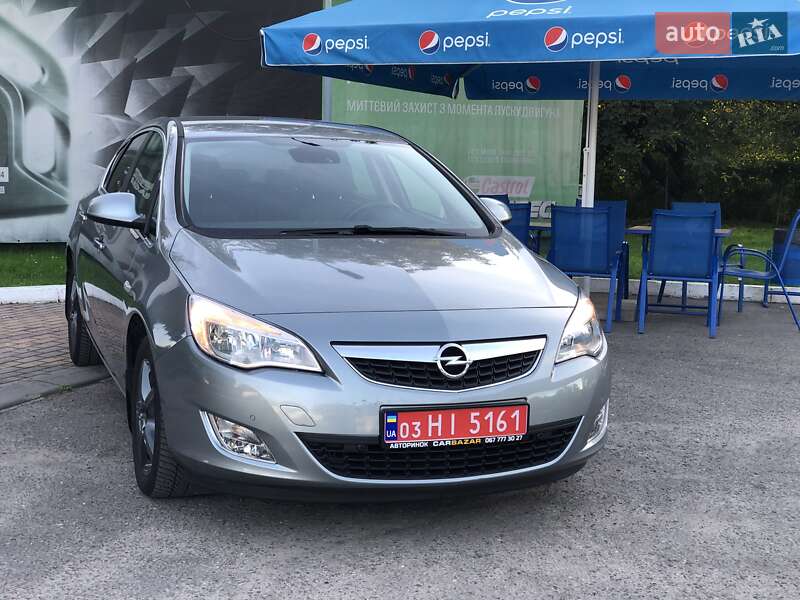 Хэтчбек Opel Astra 2011 в Львове