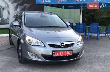 Хэтчбек Opel Astra 2011 в 