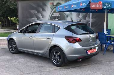 Хэтчбек Opel Astra 2011 в 