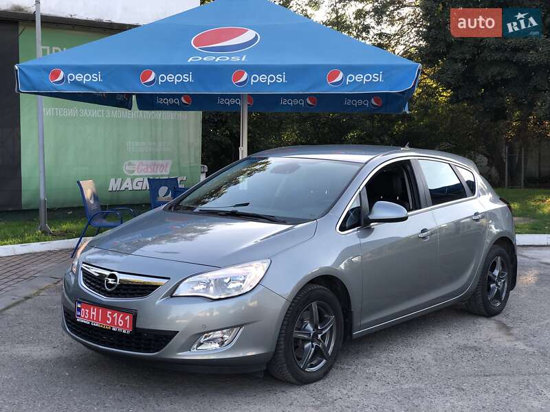 Хэтчбек Opel Astra 2011 в Львове