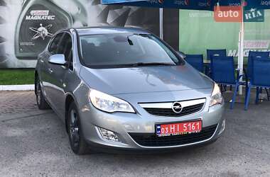 Хэтчбек Opel Astra 2011 в 