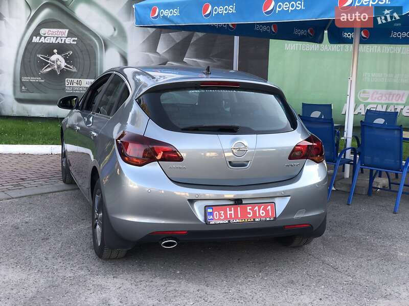 Хэтчбек Opel Astra 2011 в Львове