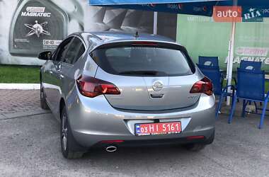 Хэтчбек Opel Astra 2011 в 
